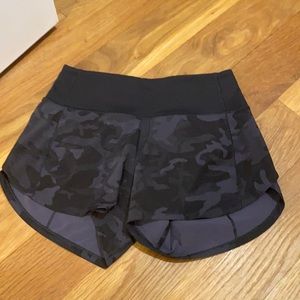 black camo speed up 4 inch lululemon shorts.